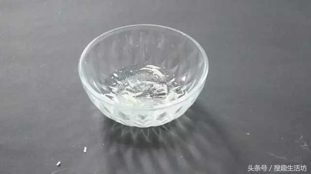 晚上不用點蚊香了,床邊放一個易拉罐,一整晚都不會有蚊子來咬你