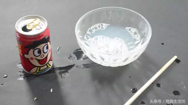 晚上不用點蚊香了,床邊放一個易拉罐,一整晚都不會有蚊子來咬你