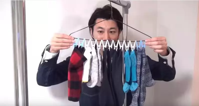 這個男人比你媽還會做家事!他公開「24種衣架超猛用法」徹底改變你的人生!
