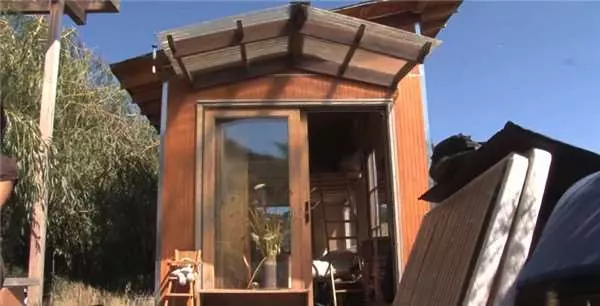 超狂單親媽神手改造「5坪大的貨櫃屋」全靠自己!打開臥室房門的瞬間...根本渡假民宿! - 看頭條