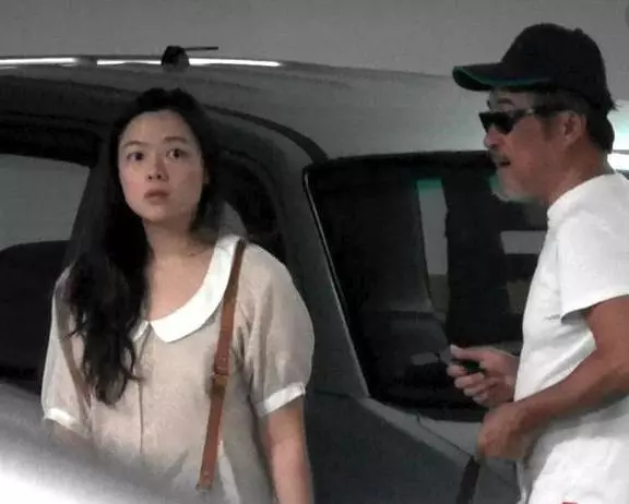 60歲李宗盛三婚生活幸福,33歲老婆正面照曝光,網友調侃:要注意身體啊!