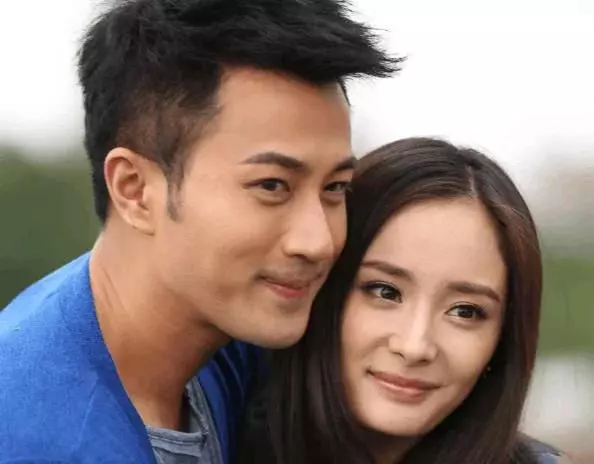 24歲歌手愛上12歲童星,把她養大後如今結婚了!