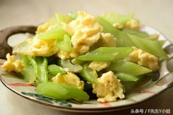 教你50種雞蛋的做法大全 有炒菜有湯又有早餐餅 一年四季吃不膩!