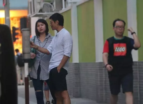 結婚啦!55歲前TVB綠葉,和小16歲女友秘密註冊低調處理婚事