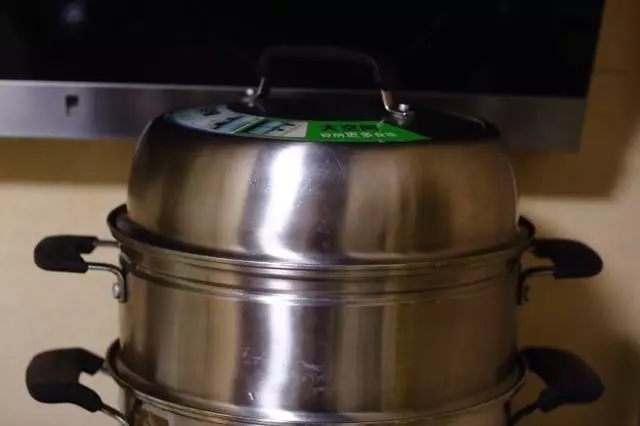自己在家也能做出飯店味道的拌茄子,炎熱天適合多吃,清熱又解毒