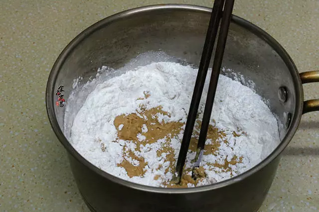 糯米小吃這樣做,超簡單,不煮不炸不用煎,餡料撒外面,香甜軟糯又筋道!