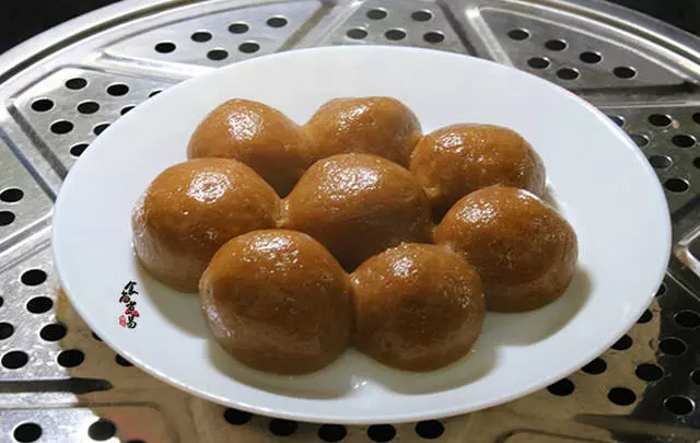 糯米小吃這樣做,超簡單,不煮不炸不用煎,餡料撒外面,香甜軟糯又筋道!