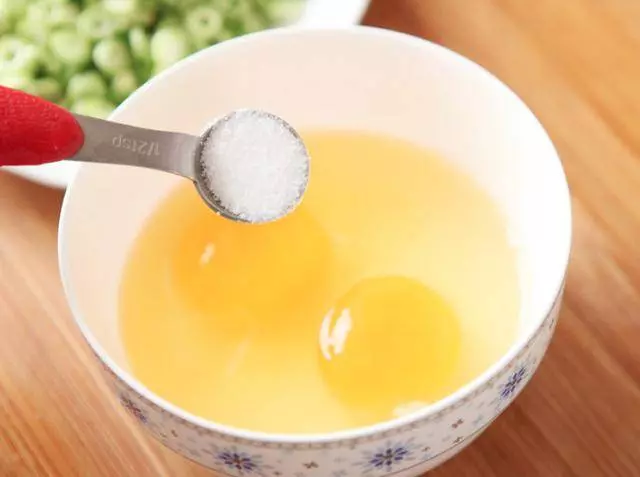 婆婆把豆角和雞蛋一起煎,做出來的早餐都搶著吃,很少有人這樣做!