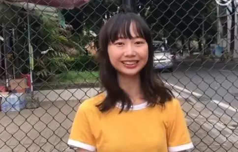 唯一女生福利!全班男同學「送一整盒口紅」把她當女友寵,她開心收下後:「我有男友了。」