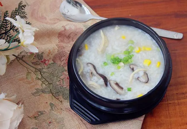 教大家一道香菇雞肉粥,多喝能養胃,好喝的根本停不下來!