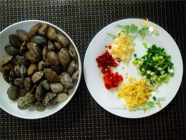 夏天最受歡迎的小海鮮就屬它,5元錢炒一盤,香辣美味,啤酒搭檔