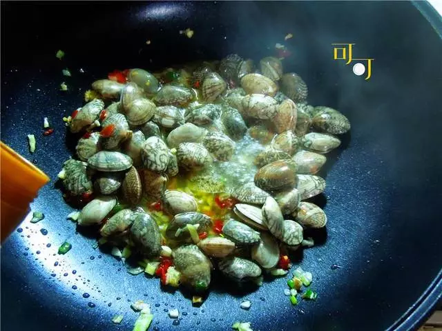 夏天最受歡迎的小海鮮就屬它,5元錢炒一盤,香辣美味,啤酒搭檔