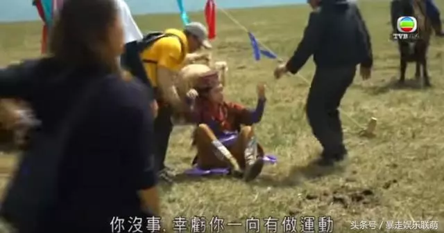 不愧是TVB視後!胡定欣拍攝新劇意外墜馬,她還面不改色不喊卡!