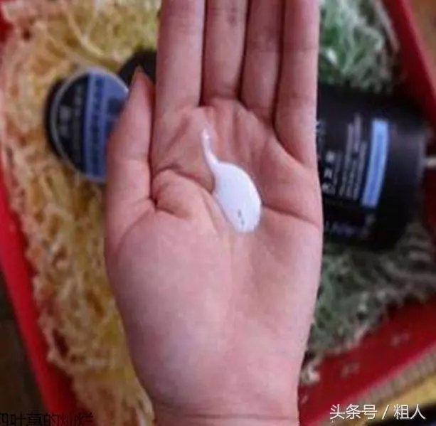 洗頭髪時教你一個小竅門,讓你的頭髪一天比一天柔順,還能防止脫髪