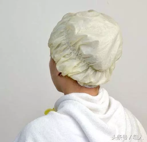 洗頭髪時教你一個小竅門,讓你的頭髪一天比一天柔順,還能防止脫髪
