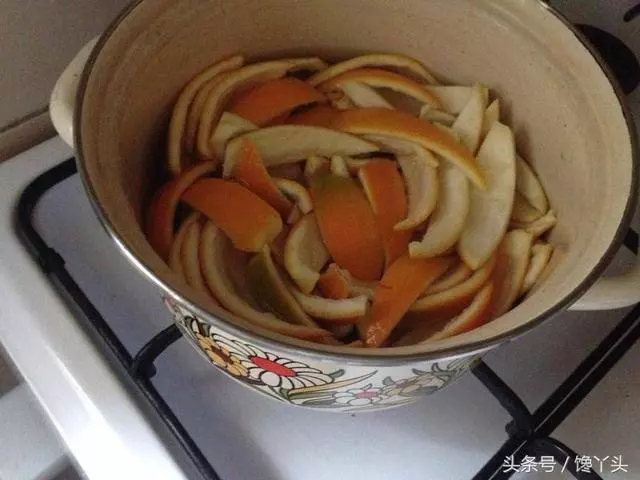 吃完的柳丁不要扔,教你自己做橙皮糖,比外面買的好吃多了~