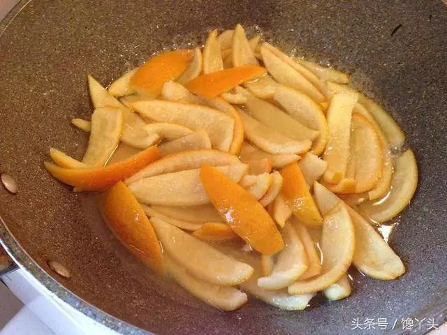 吃完的柳丁不要扔,教你自己做橙皮糖,比外面買的好吃多了~