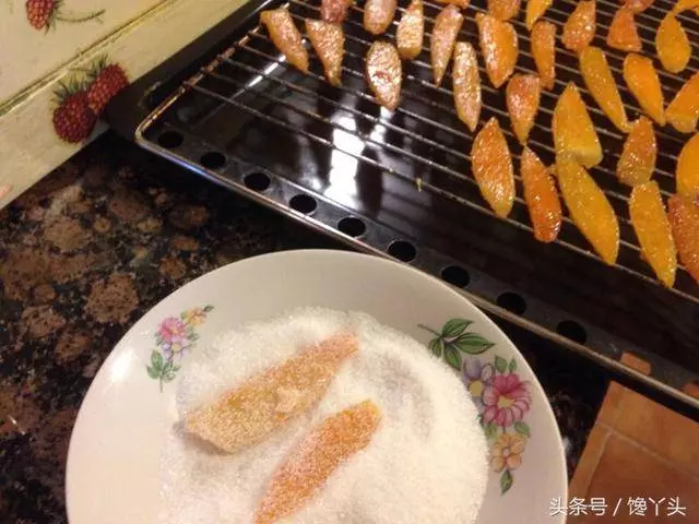 吃完的柳丁不要扔,教你自己做橙皮糖,比外面買的好吃多了~