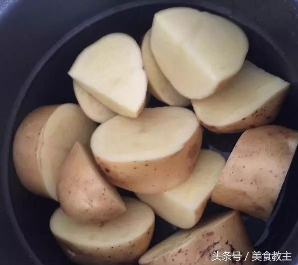 老媽自製土豆粿,做法超簡單,比蘿蔔糕還要好吃,很多人都沒吃過!