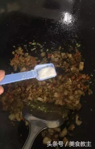 老媽自製土豆粿,做法超簡單,比蘿蔔糕還要好吃,很多人都沒吃過!