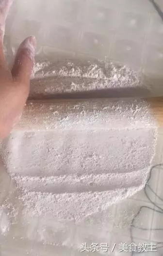 老媽自製土豆粿,做法超簡單,比蘿蔔糕還要好吃,很多人都沒吃過!