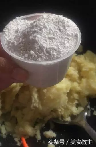 老媽自製土豆粿,做法超簡單,比蘿蔔糕還要好吃,很多人都沒吃過!