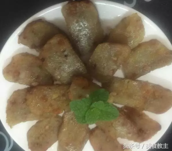老媽自製土豆粿,做法超簡單,比蘿蔔糕還要好吃,很多人都沒吃過!