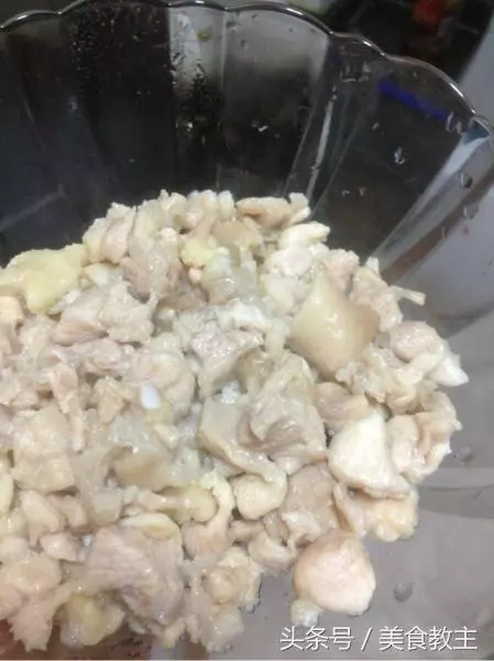 我們家常做這道菜,孩子吃了長個快,女人吃了皮膚好!嫩滑入味,超級好吃!