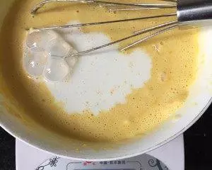 3個雞蛋,一杯牛奶,教你2分鐘製作美味早餐餅,營養健康還補鈣!