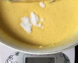 3個雞蛋,一杯牛奶,教你2分鐘製作美味早餐餅,營養健康還補鈣!