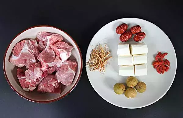 排骨湯別再放玉米了,加點它好吃又養身!