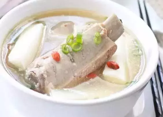 排骨湯別再放玉米了,加點它好吃又養身!