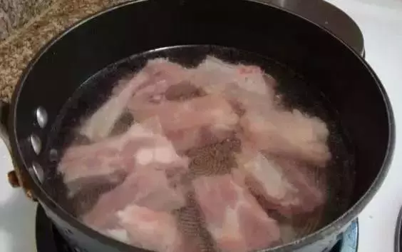 排骨湯別再放玉米了,加點它好吃又養身!