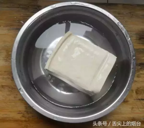 原來我們炒菜加水都加錯了!做菜要在這一步加水味道才更棒!千萬別加錯!