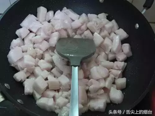 原來我們炒菜加水都加錯了!做菜要在這一步加水味道才更棒!千萬別加錯!