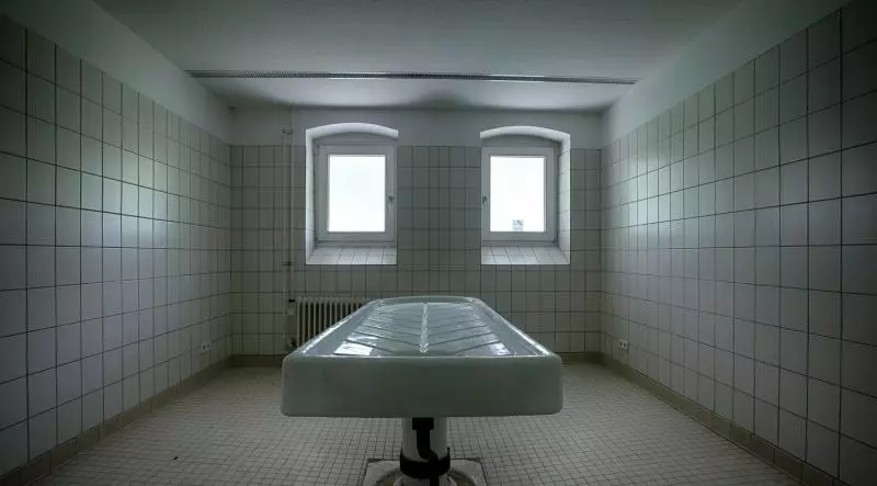 12個葬儀社工作者的所見所聞,以最貼近死亡的角度告訴你那些毛骨悚然的事情。