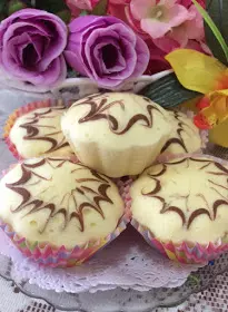 蒸雞蛋糕 ~ Steam Cup Cake ~ 做法雖簡單,但做出的蛋糕真的很松軟和滑亮,口感也不錯哦!