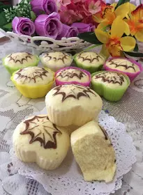 蒸雞蛋糕 ~ Steam Cup Cake ~ 做法雖簡單,但做出的蛋糕真的很松軟和滑亮,口感也不錯哦!