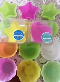 蒸雞蛋糕 ~ Steam Cup Cake ~ 做法雖簡單,但做出的蛋糕真的很松軟和滑亮,口感也不錯哦!