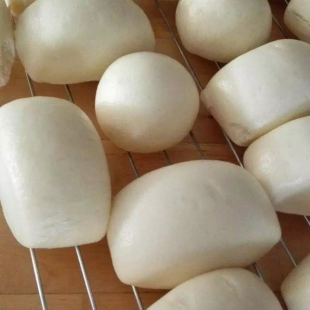 賣了十幾年饅頭的爺爺 教你這些小技巧 蒸出來的饅頭又香又白~