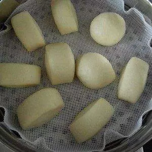 賣了十幾年饅頭的爺爺 教你這些小技巧 蒸出來的饅頭又香又白~