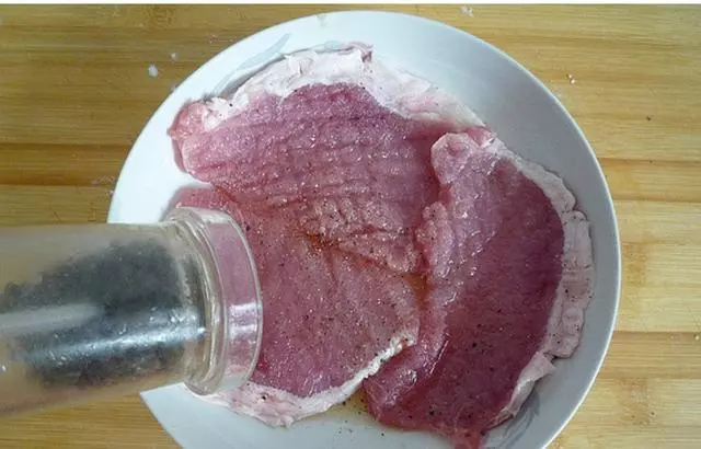 秘制炸豬排--金黃酥脆噴香解饞,好吃的關鍵就是醃肉這一步!
