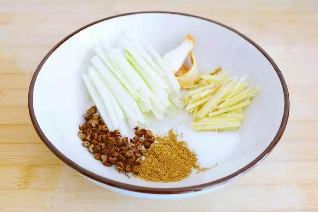 煎魚時只要放點這個,保證不破皮不粘鍋,星級酒店都這麼做,做廚師的表哥告訴我的!