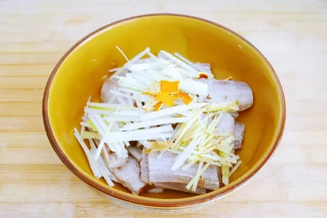 煎魚時只要放點這個,保證不破皮不粘鍋,星級酒店都這麼做,做廚師的表哥告訴我的!