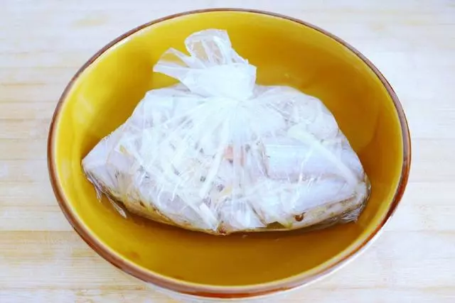 煎魚時只要放點這個,保證不破皮不粘鍋,星級酒店都這麼做,做廚師的表哥告訴我的!