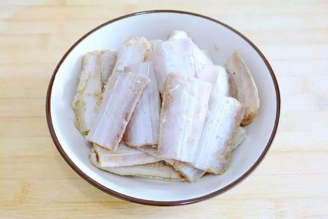 煎魚時只要放點這個,保證不破皮不粘鍋,星級酒店都這麼做,做廚師的表哥告訴我的!