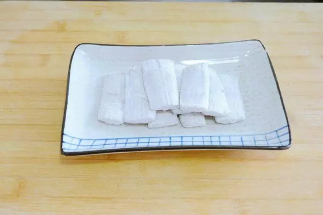 煎魚時只要放點這個,保證不破皮不粘鍋,星級酒店都這麼做,做廚師的表哥告訴我的!