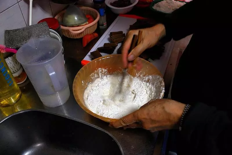 外酥內軟, 金黃色的炸年糕, 吃起來酥酥脆脆的