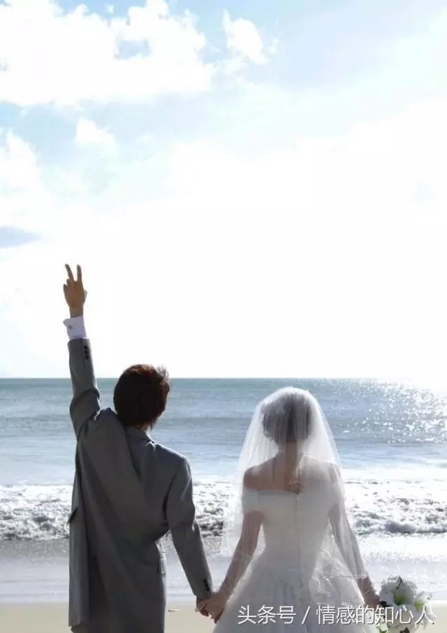 剛離婚不久,到前夫家帶女兒出去玩,無意聽別人說一話,我愣了