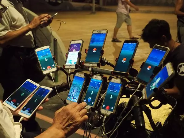 Pokemon GO阿公紅到BBC 9機再進化成11機